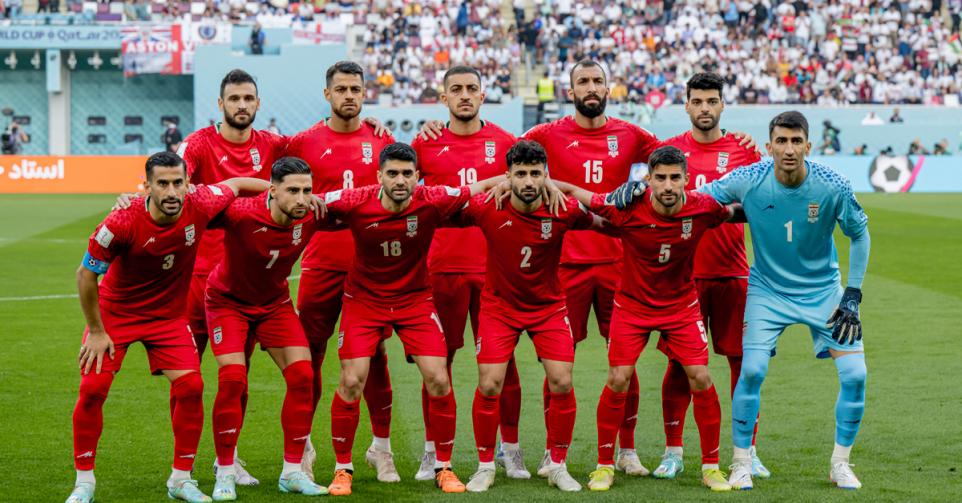 Het Iraans elftal voor de start van het WK-duel tegen Engeland.
