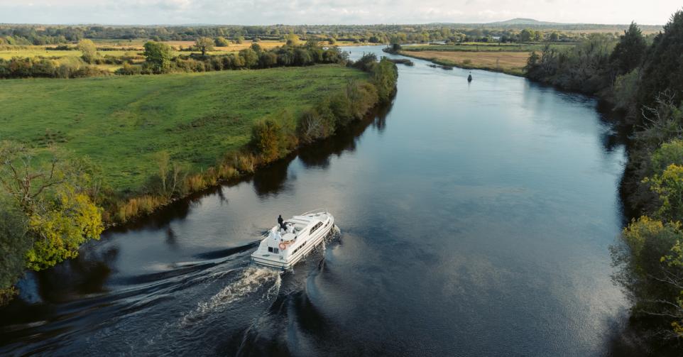 Varen met Le Boat over de Shannon in Ierland