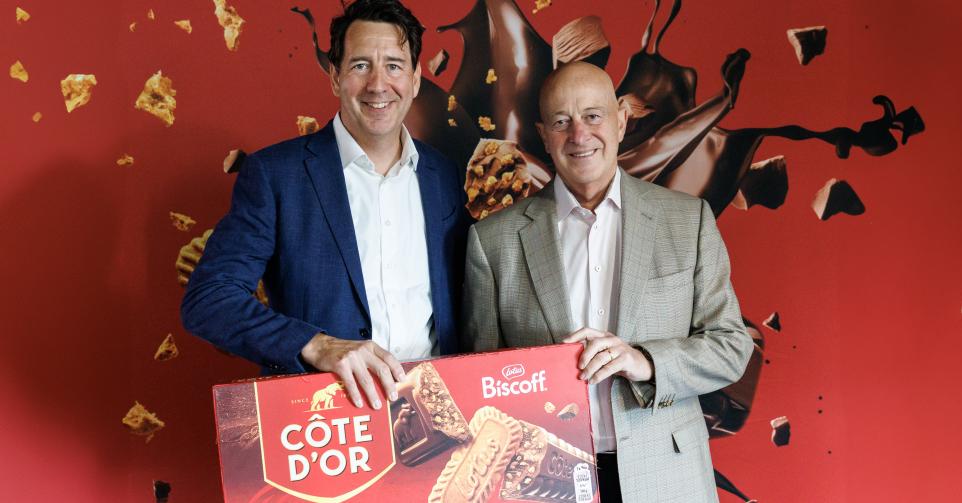 Jan Boone, CEO de Lotus Bakeries, et Dirk Van de Put, CEO de Mondelez International.