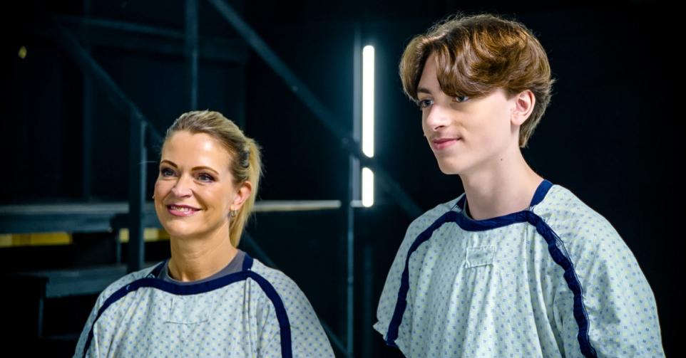 karen damen en zoon sky