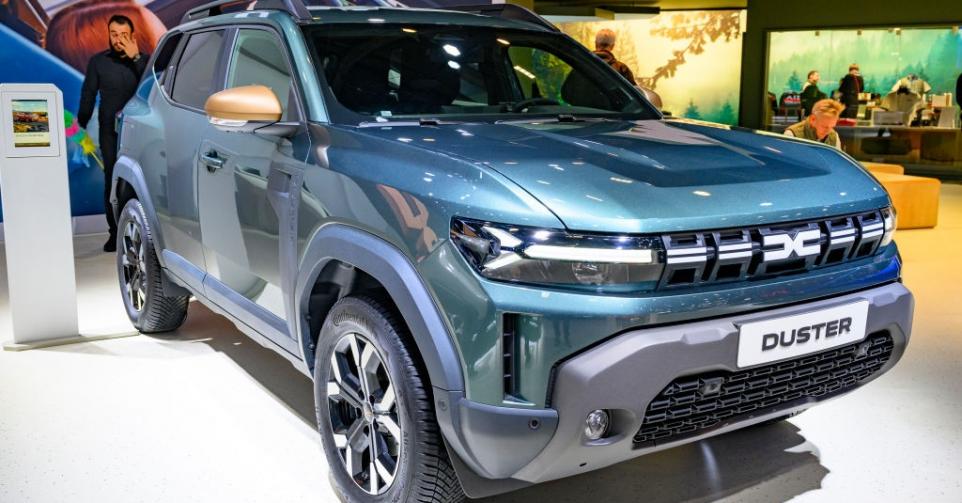 Le prix des voitures neuves les plus populaires a augmenté de 50% en moyenne sur dix ans. La Dacia Duster ne propose plus que des versions hybrides (essence + électricité ou essence + LPG).