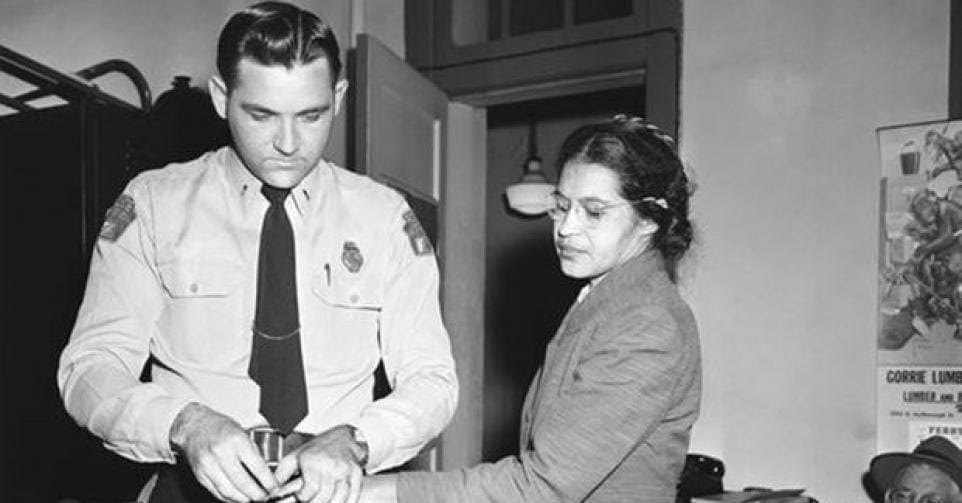 Foto van mensenrechtenactiviste Rosa Parks na haar arrestatie.