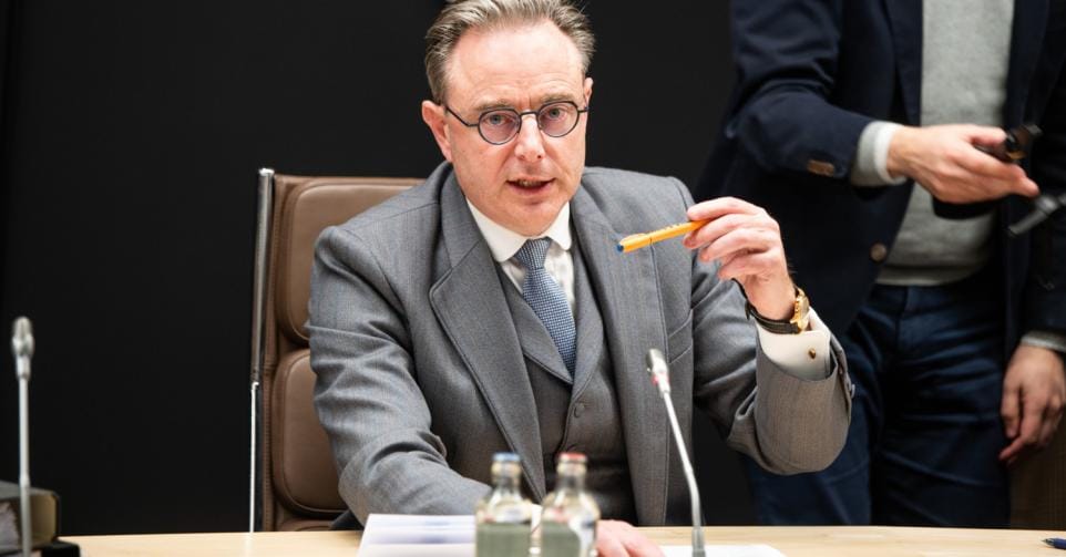 Derrière ce compromis budgétaire conclu par le gouvernement Bart De Wever émerge la confirmation d’un éloignement du mantra initial de l’Arizona: rendre le travail plus rémunérateur.