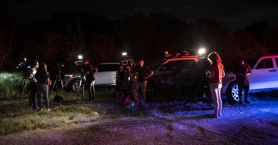 Les reporters sur le lieu de la découverte macabre, à San Antonio, Texas