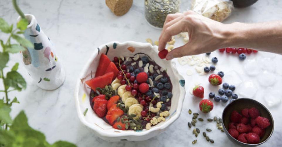 Açaibowl banaan aardbei muesli