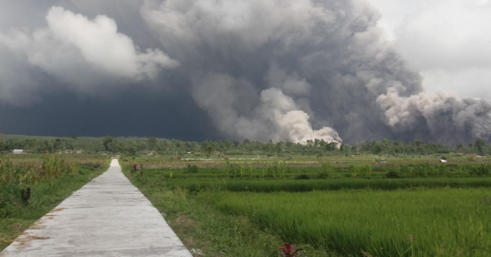 volcan semeru Indonesie