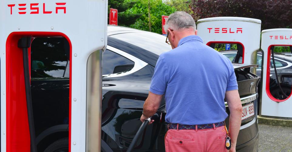 Tesla is het enige automerk met een eigen laadstations.