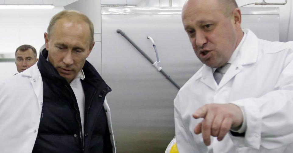 2010, Prigojine fait visiter à Poutine son école de cuisine.