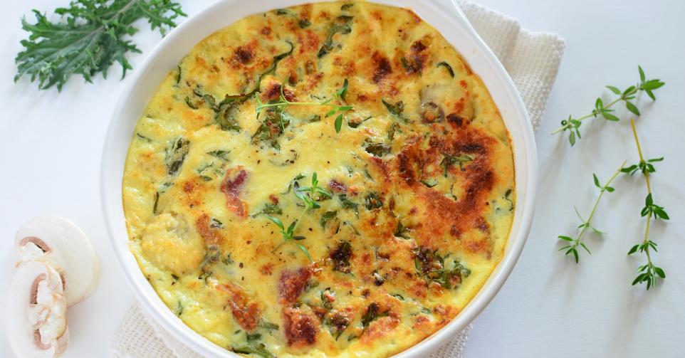 Gegratineerde omelet met zalm en spinazie