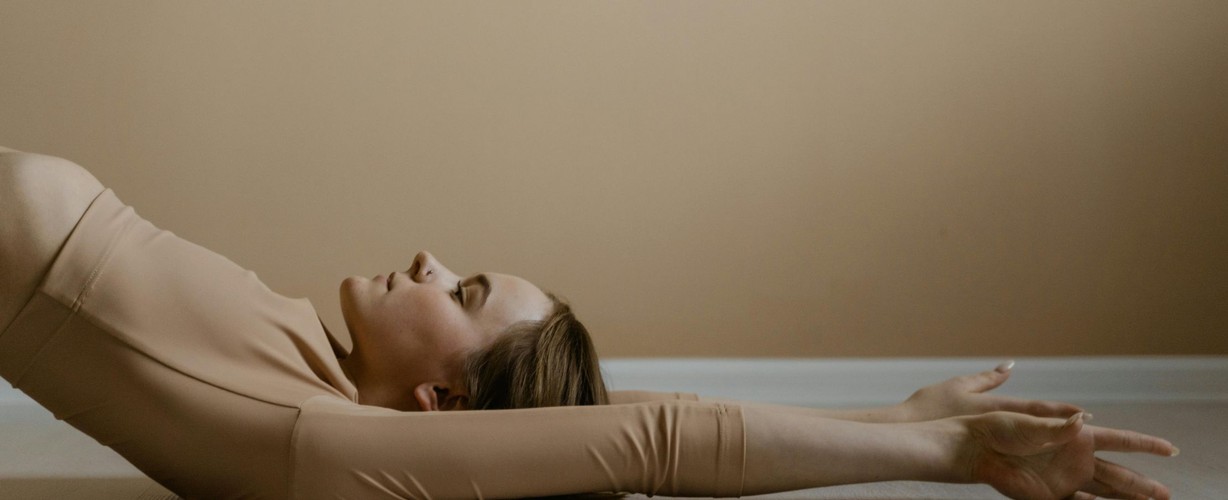 Kapha yoga voor lichtheid en beweging.