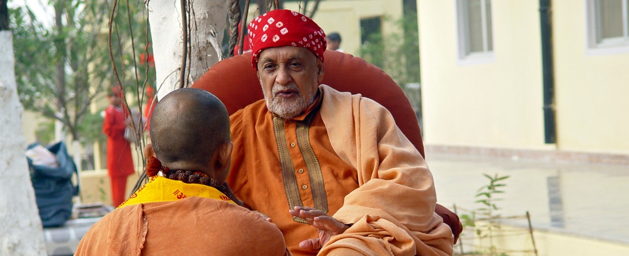 header satyananda yoga