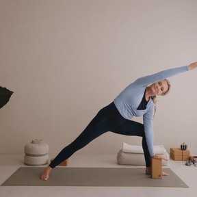Yoga met props