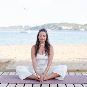 Laura-Yoga-Magazine-Sofia_Gomez_Fonzo-1