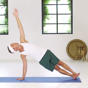 Patrick Vermeulen - how to yoga - zijwaartse plank 720x440