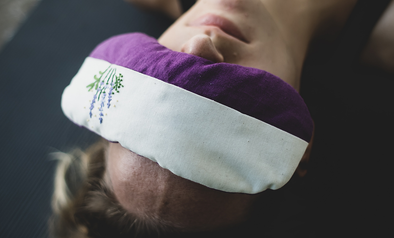 yogaoefeningen om in slaap te komen