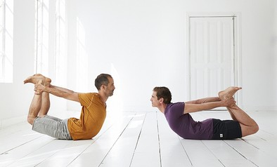 over bogen en buigen Dhanurasana