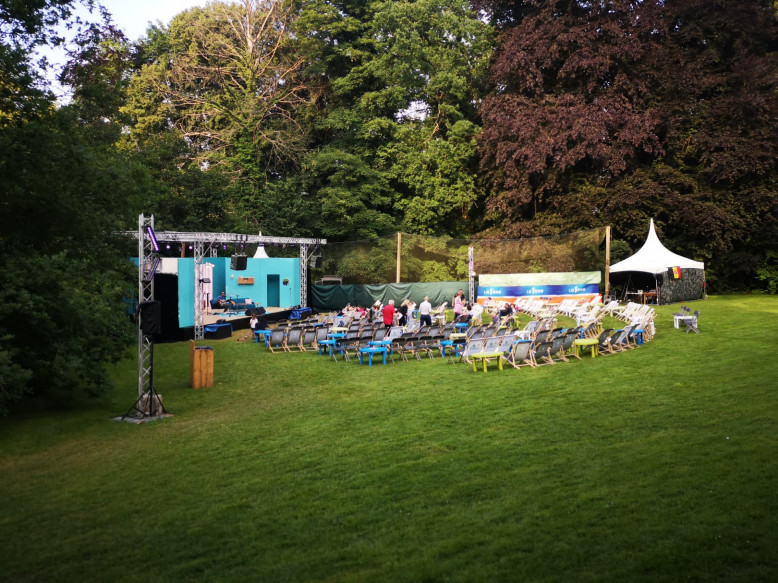 On A Vu La Pièce De Théâtre Sex And Jealousy Aux Abords Du Lac De Genval